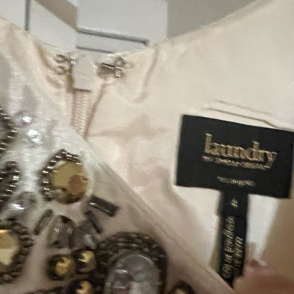 Beautiful dress rayon/nylon/polyester material by Laundry - Picture 4 of 5